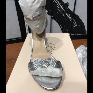 Badgley Mischka sandal size 6.5 (ID.MN)